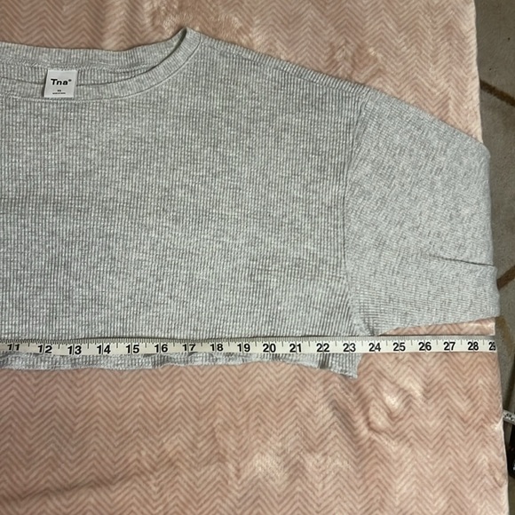 TNA oversized cropped waffle knit crewneck top - Picture 5 of 8